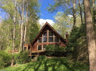 17126 Cats Den Rd, Chagrin Falls, OH 44023