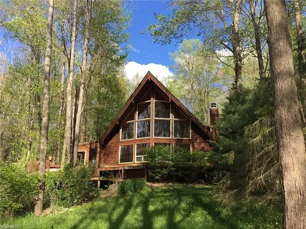 17126 Cats Den Rd, Chagrin Falls, OH 44023