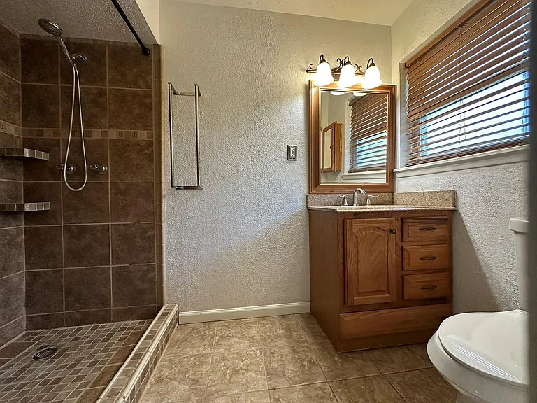 5018 Ash Ct — Photo 16