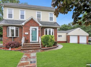 8-11 Campbell Rd, Fair Lawn, NJ 07410