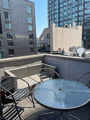 3rd image of 186 Orchard St #6RE
