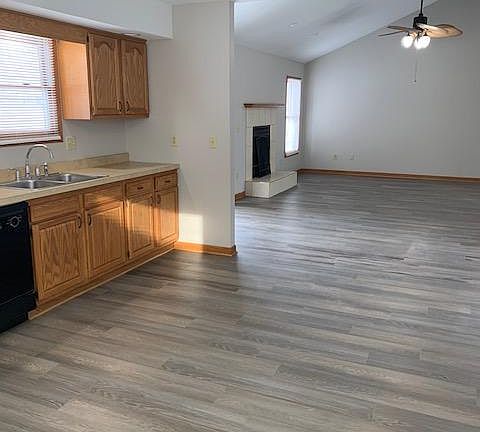3rd image of 1215 Swan Dr