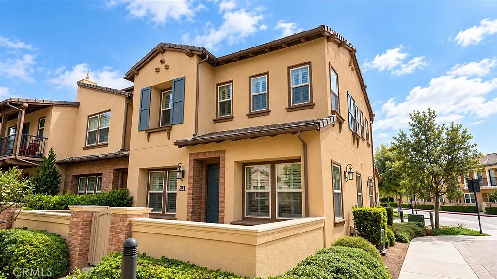 4 bed, 1855 sqft, $4,800 — Photo 1