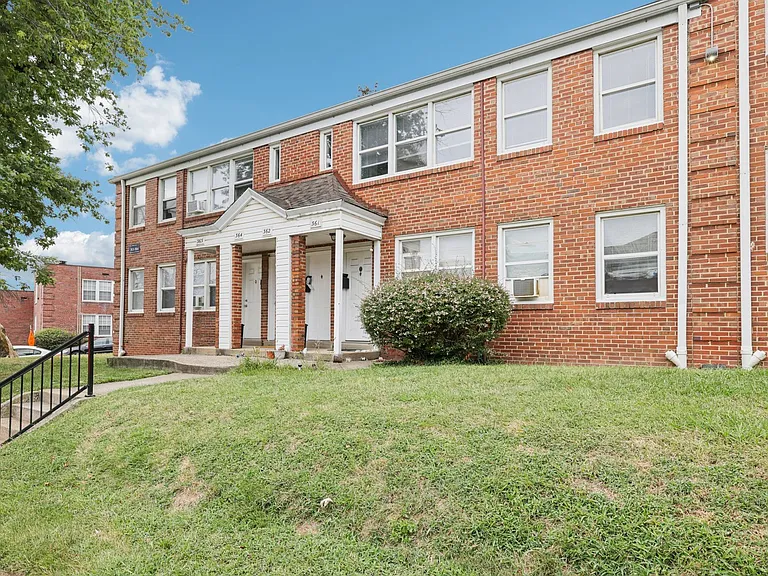 Oaklee Village Apartments — Photo 43