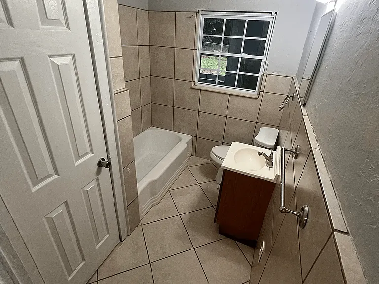 1240 Levy Ave — Photo 14