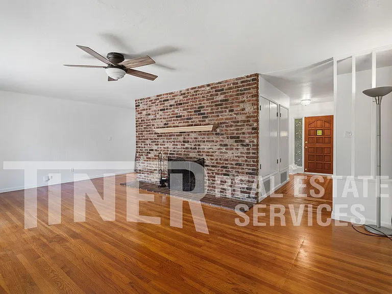 9136 Cecile Way — Photo 2