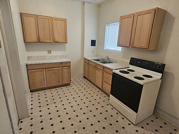 3rd image of 300 S Trammell St #3