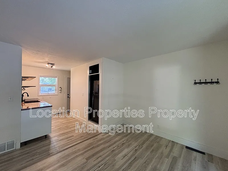 2 bed, 1.5 bath, 1000 sqft, $1,250 — Photo 4