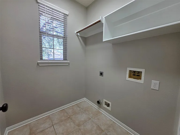 536 Mannington — Photo 16