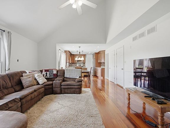 5th image of 1615 Canterbury St