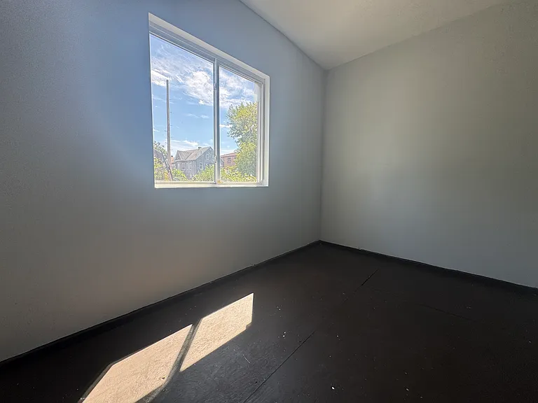 19 Whitmore St #1R — Photo 6