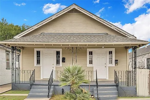 2428 Eagle St Photo 1