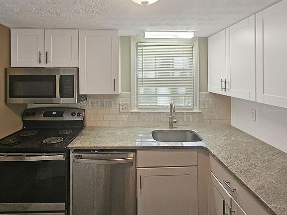 4th image of 3017 Spruce Cir