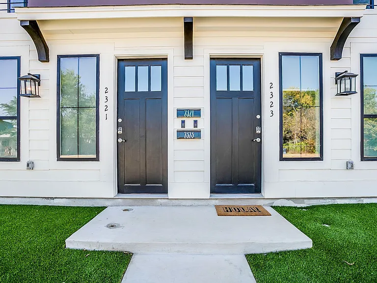 2323 Benbrook Blvd — Photo 4