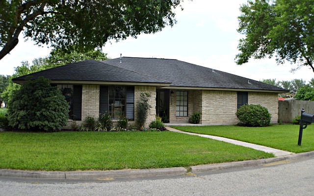 1st image of 208 Royale Dr