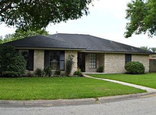 208 Royale Dr, Port Lavaca, TX 77979