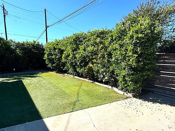 4th image of 470 W 12th St