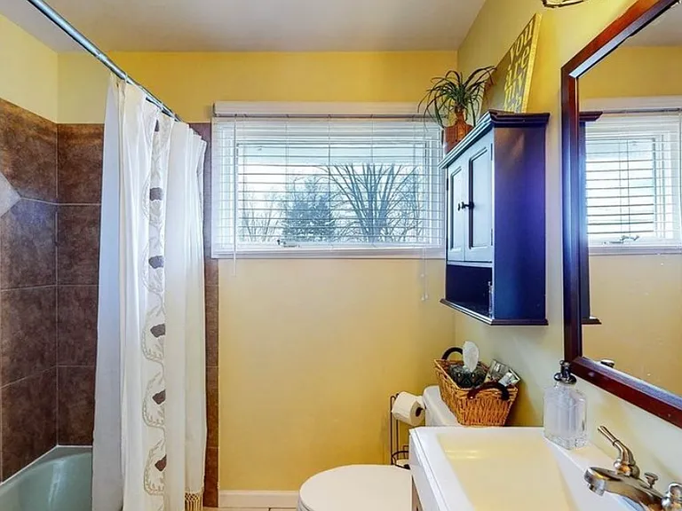1139 Valley Dr NW — Photo 10