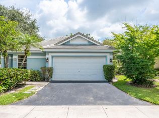 8915 Woodside Ct, Davie, FL 33328