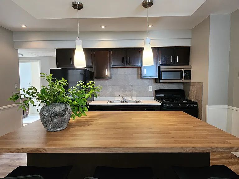 7004 Kazimier Ave — Photo 1