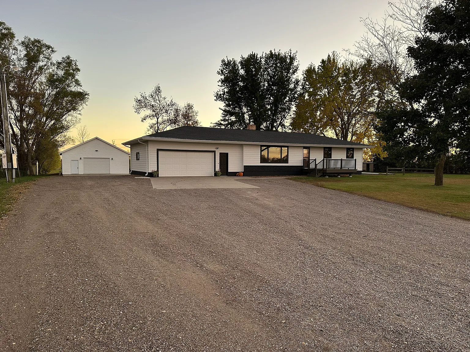 5 bed, 2.5 bath, 2900 sqft, $2,200 — Photo 1