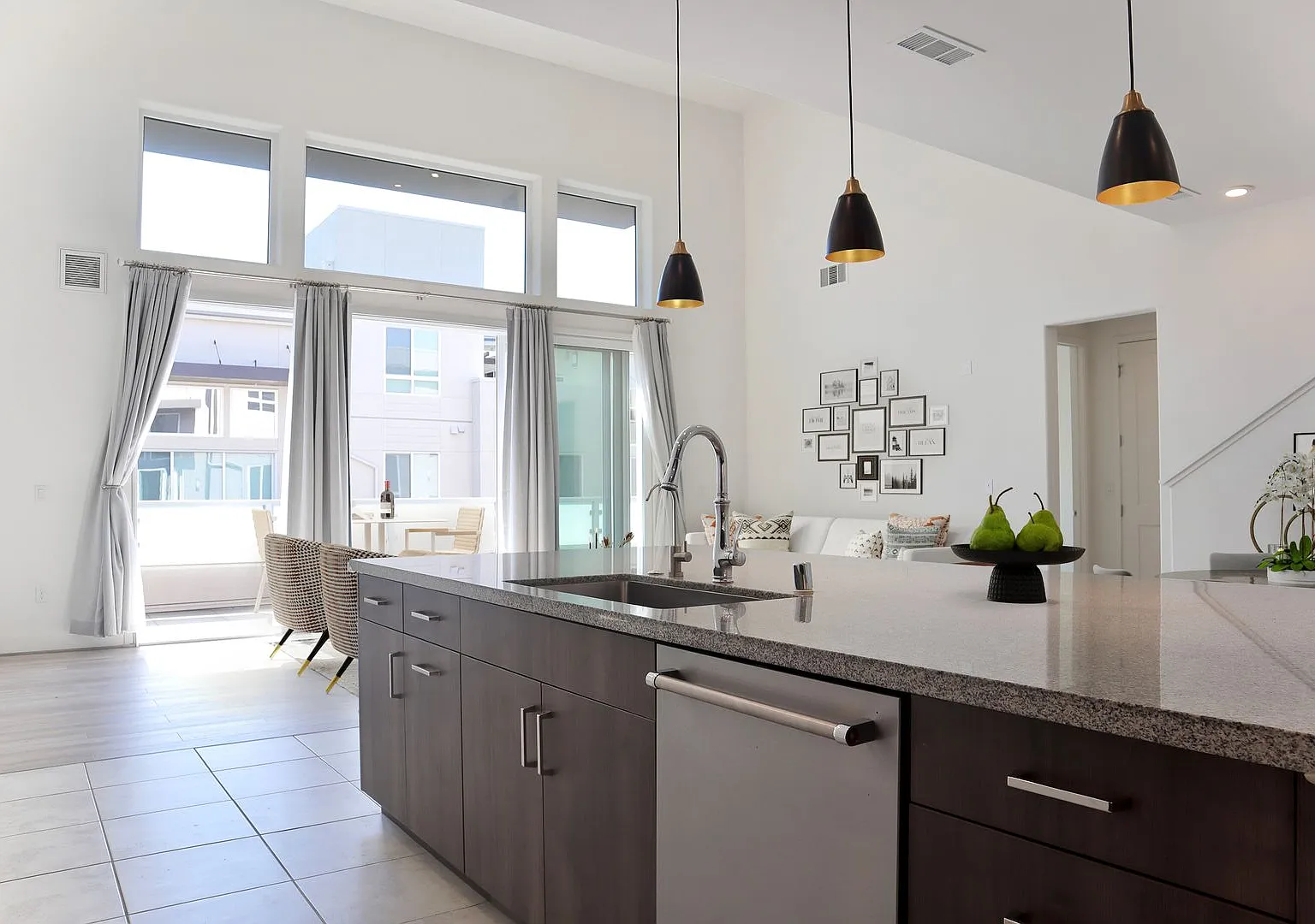 Gorgeous penthouse condo in South Fremont Resort Like Amenities & Pet Friendly! — Photo 3