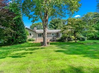 17 Yardley Rd, Mendham, NJ 07945