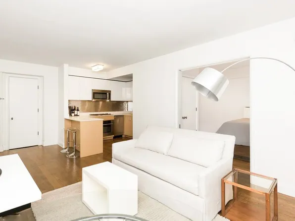 211 East 51st Street image 2 of 10