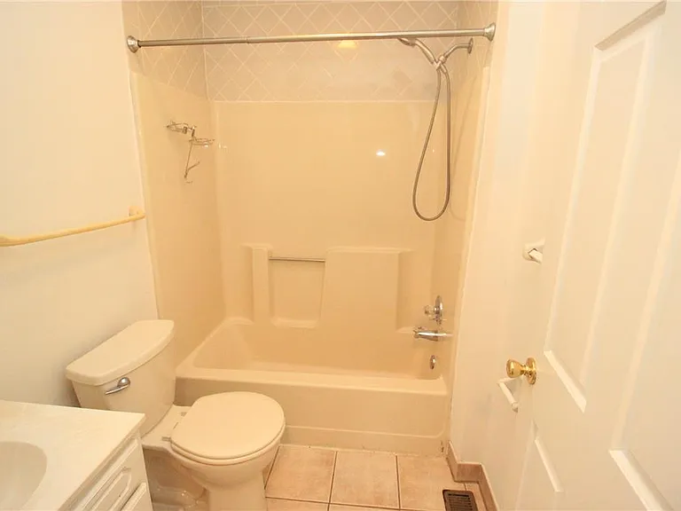 106 Founders Ct — Photo 16