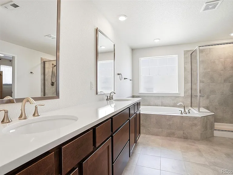 901 Sandstone Cir — Photo 13