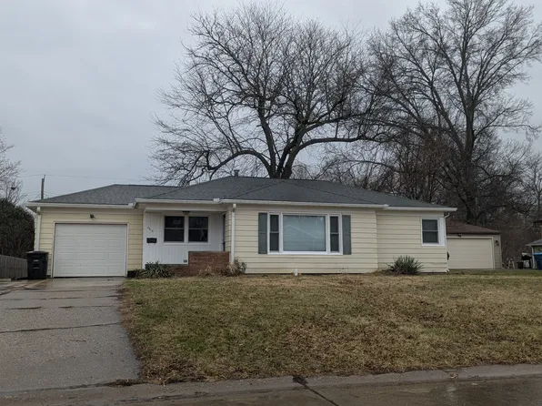 3919 35th St, Rock Island, IL 61201