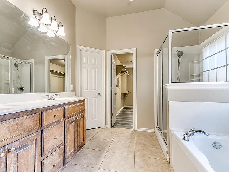 17121 Kemble Ln — Photo 18