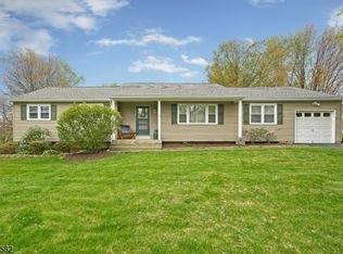 22 Hampton Ter, Phillipsburg, NJ 08865