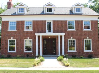 300 Knollwood Ave, Douglaston, NY 11363