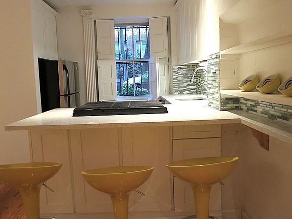 4th image of 154A Hicks St Ste 1