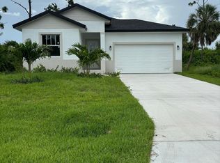 136 Lomas Rd, Rotonda West, FL 33947