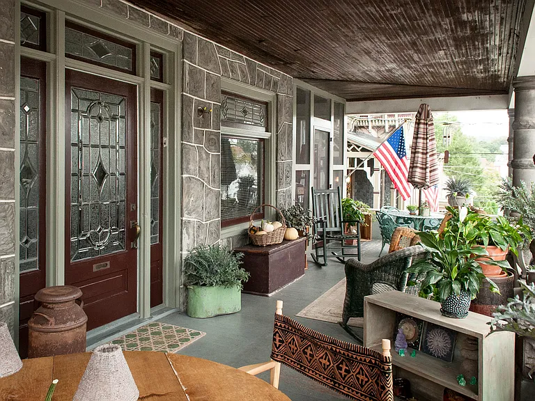 10' x 32' porch / living space