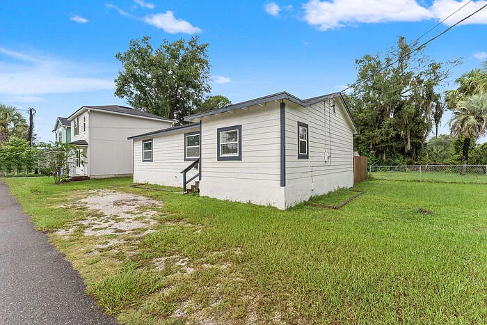 3 bed, 2.0 bath, 984 sqft, $1,500 — Photo 3