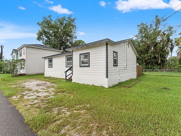 3rd image of 637 Blodgetts Ln