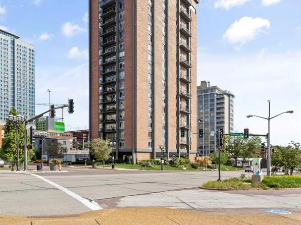 200 S Brentwood Blvd APT 15D, Saint Louis, MO 63105