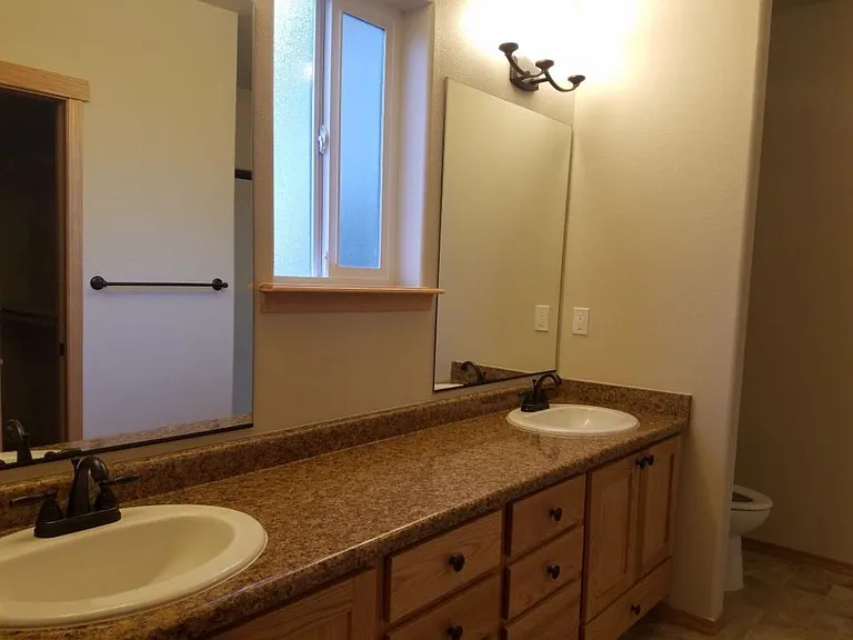 1050 SW Princeton Pl — Photo 9