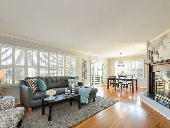 3rd image of 15270 W Pinewood Ln