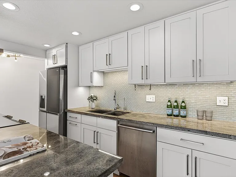 733 Lake St S #104 — Photo 16