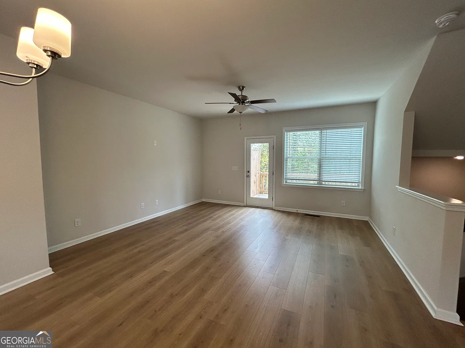 3 bed, 3.5 bath, 2019 sqft, $2,800 — Photo 4