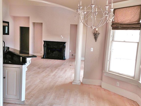 Eat in Kitch.-refinished flr