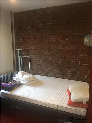 Rented by Batra Group Inc | media 28