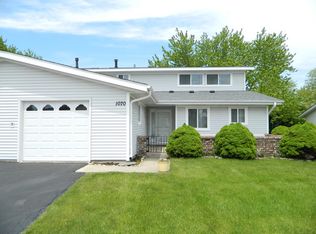 1070 Groton Ct, Schaumburg, IL 60193