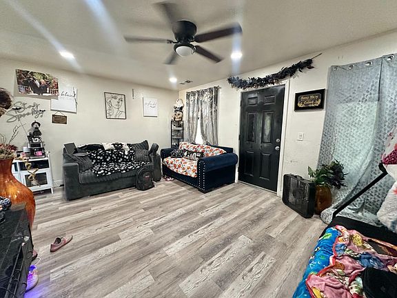 4th image of 1147 W Lansing Way