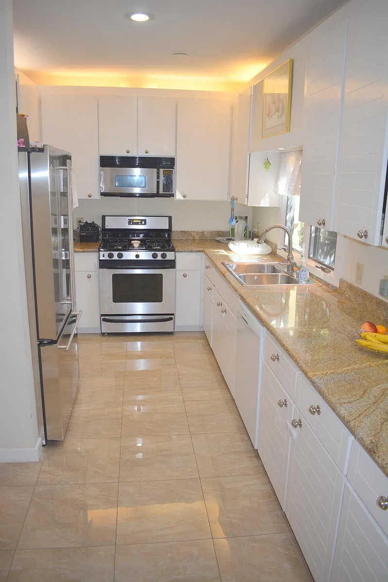 Kitchen - 664 Hamilton Ave