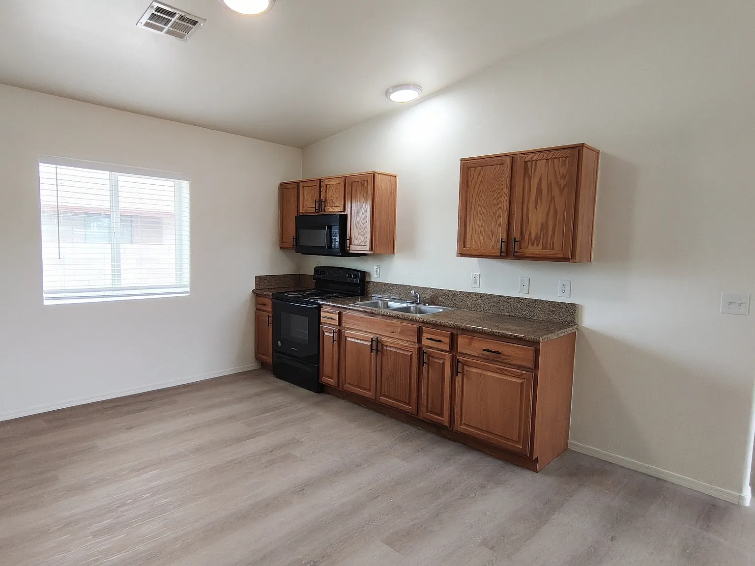 3 bed, 1300 sqft, $1,475 — Photo 4